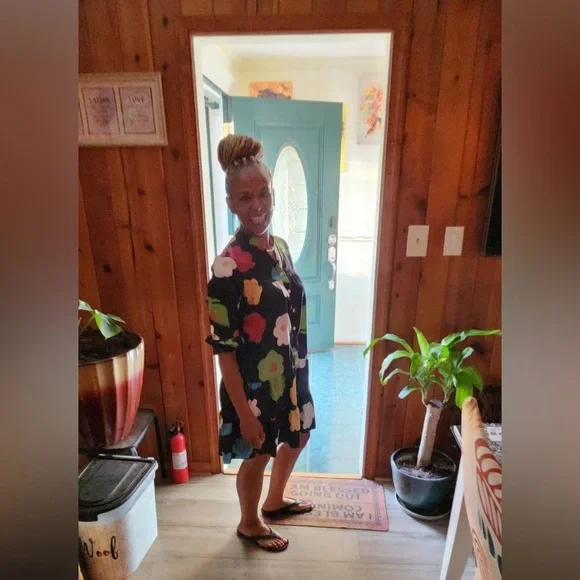 Bags, wallets, and accessories live flyer - Picture 2 of 8